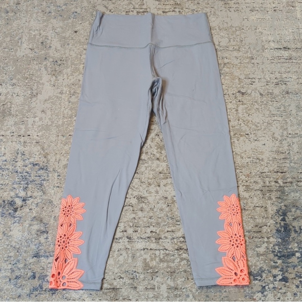 AERIE move leggings gray grey with coral peach crochet flowers